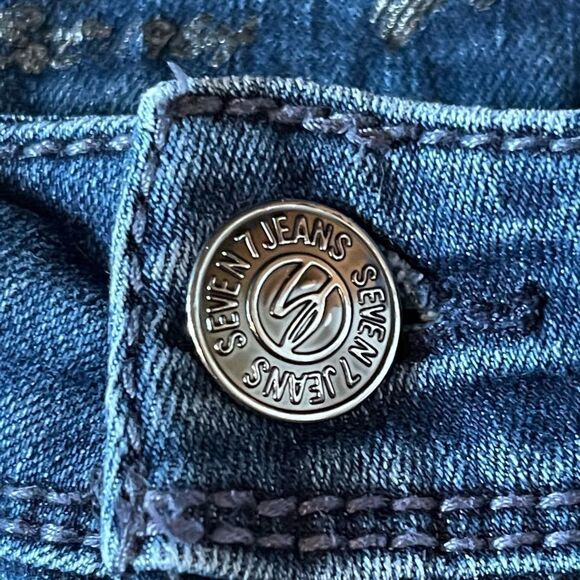 Seven7 Women skinny jeans size 8
Fancy back pocket design 
28.5” inseam
5” cuff - Picture 3 of 10